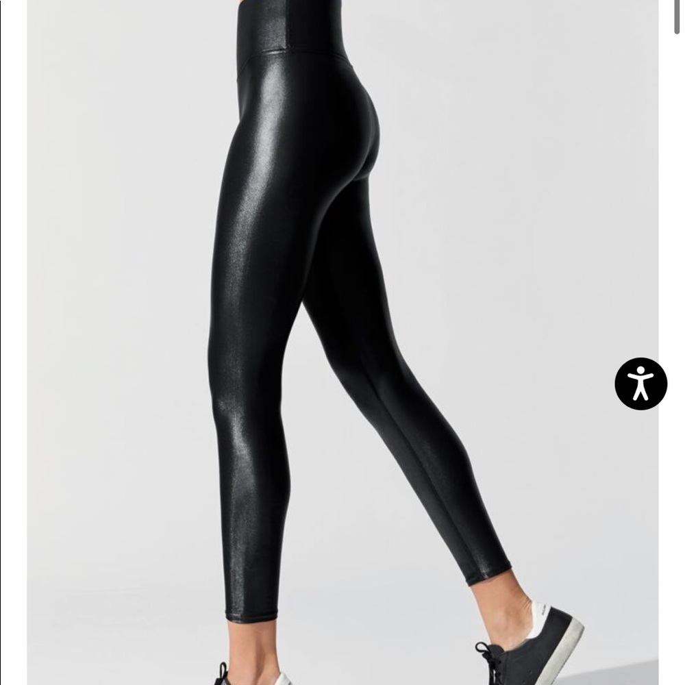 Carbon 38 High Rise 7/8 Legging in Takara Shine 🖤